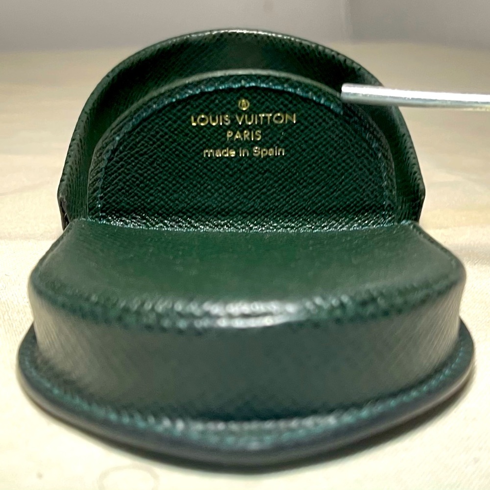 Authentic Louis Vuitton green Taïga Porte Monnaie Cuvette Coin Purse